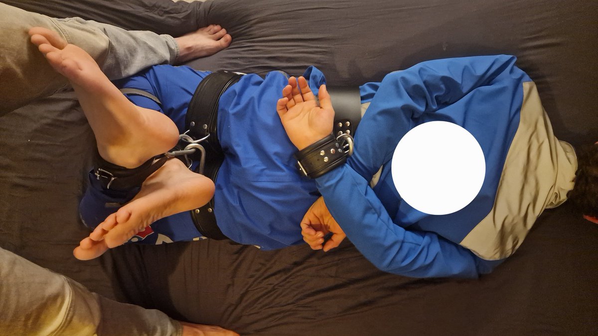 Do you want your pizza 🍕 warm or HOT? 🔥🥵 

#bdsm #hogtied #gear #gearplay #leather #restrained