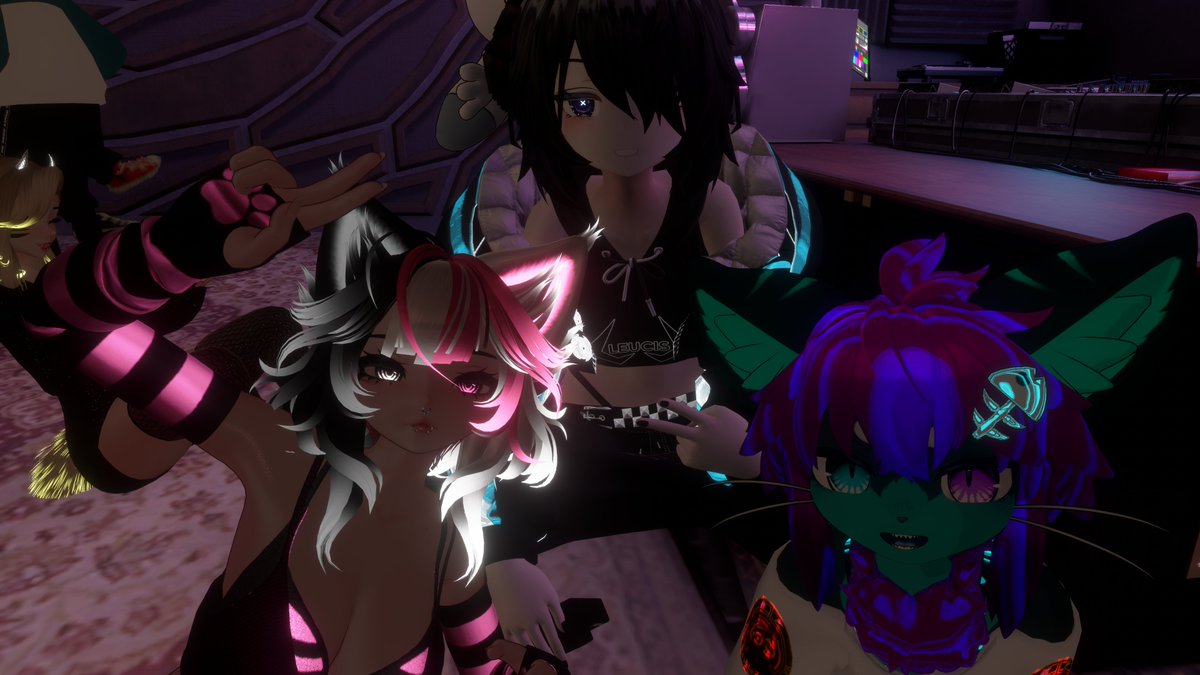 Minti_VR's tweet image. 2024 has been a crazy year, but I have met some of the most amazing people. Thank you all for the laughs, support, and wonderful friendship. 2025 is going to be the best year yet. Here's to more music, more friends and immaculate vibes! 🖤🤍🩷