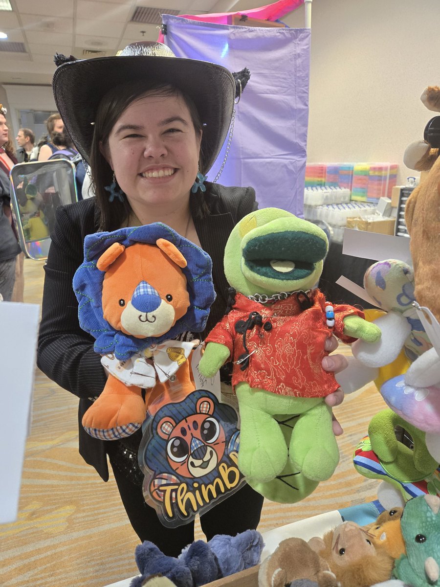 Re_Fluff_Shop's tweet photo. We had some friends join us at the stand today!!! 

Thank you SO much for visiting!! https://t.co/dEL6YKxqln