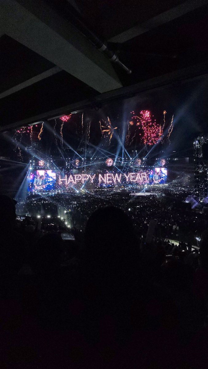 TCK_kiu's tweet photo. HAPPY NEW YEAR！！！！ https://t.co/qbaTGC8nVB
