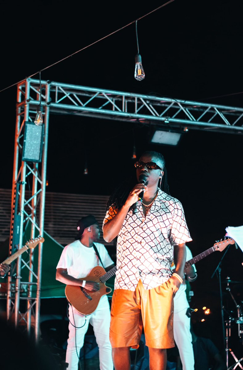 Prodigiosn's tweet image. Ano após ano, o pedido se mantém. Saúde, paz &amp;amp; luz! O resto a gente busca. 2025 não vai ser diferente! Que os nossos sonhos não morram num castelo de lata e que a gente invista o nosso tempo apenas em energias que tragam retorno positivo. Serei tudo menos qualquer coisa que não…