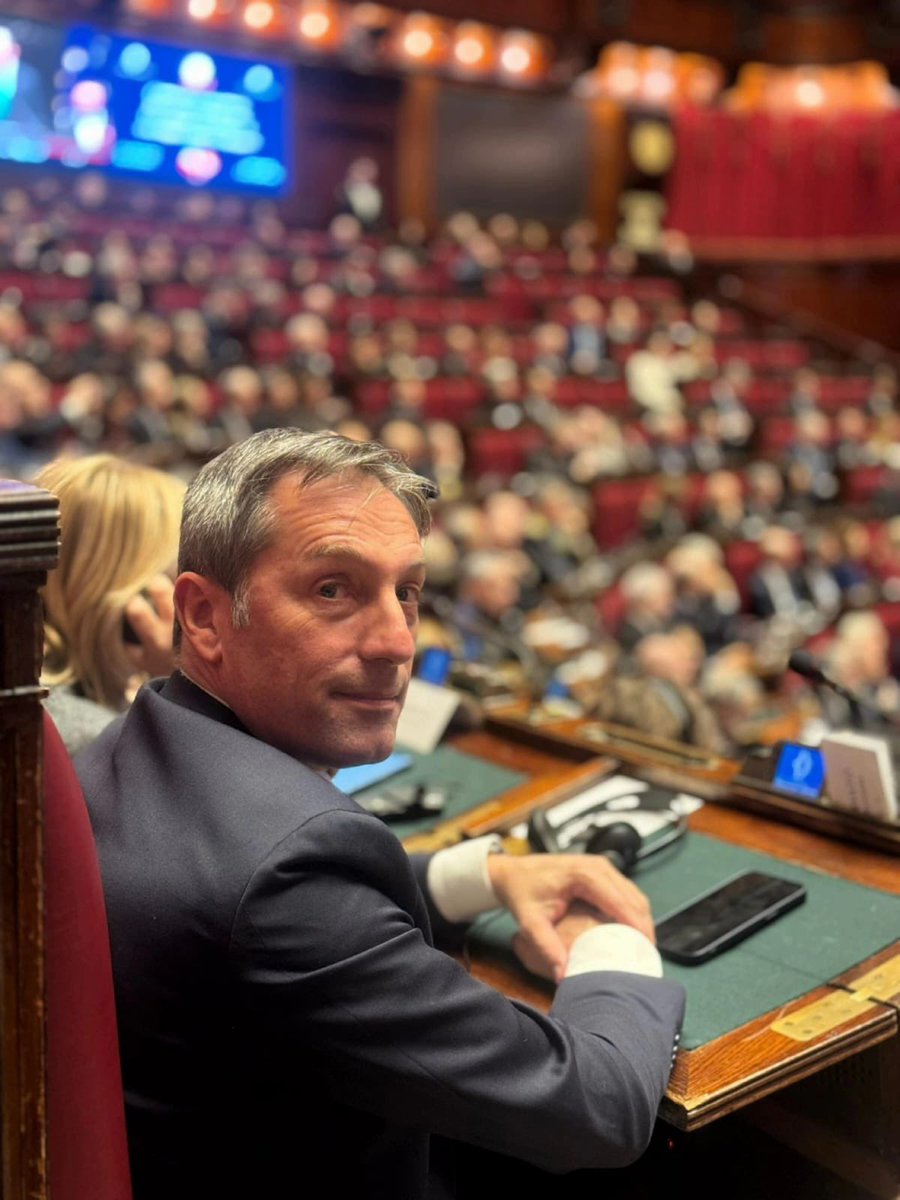 Guardo indietro a quest’anno con tanti obiettivi raggiunti e progetti realizzati. 

Ora ci aspetta un 2025 pieno di novità e altrettanto lavoro: non mancherà poi una grande sfida per cui metterò, come sempre, tutto il mio impegno. 

#buonanno a tutti, io sono sempre con voi!