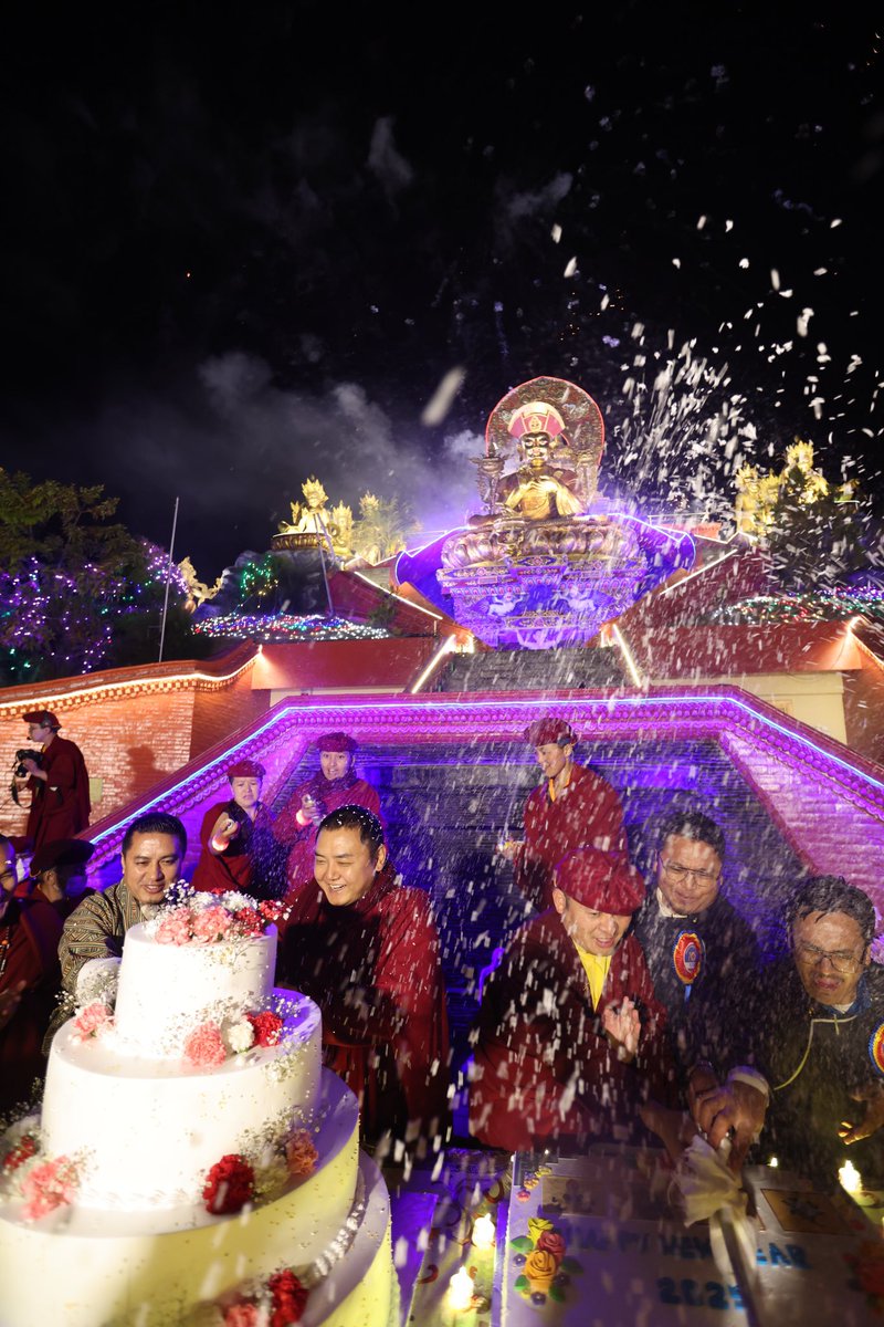 Counting down towards the New Year, the participants of ADC moved outside Naro Hall for Marme Monlom (lamp offering ceremony) to spread blessings for all the beings.

#GyalwangDrukpa <a href="/Official__ADC/">Annual Drukpa Council</a> 
#drukpa #drukpanuns <a href="/KungFuNuns/">Kung Fu Nuns</a> #10ADC