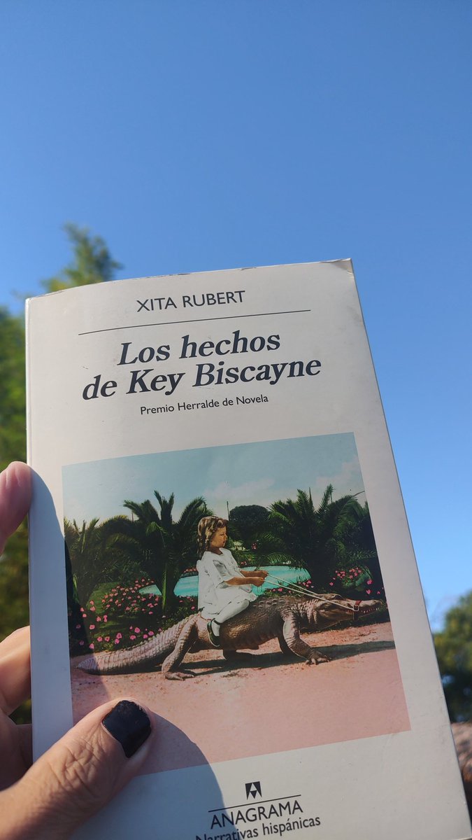 "Al oasis se llega, si se llega, porque uno ha descubierto el espejismo", dice Xita en este precioso libro.
#gracias <a href="/XitaRubert/">Xita Rubert</a> 
#gracias María <a href="/mjnavia/">María José Navia</a> por los oasis que nos has traído este año!
#lecturas #leer