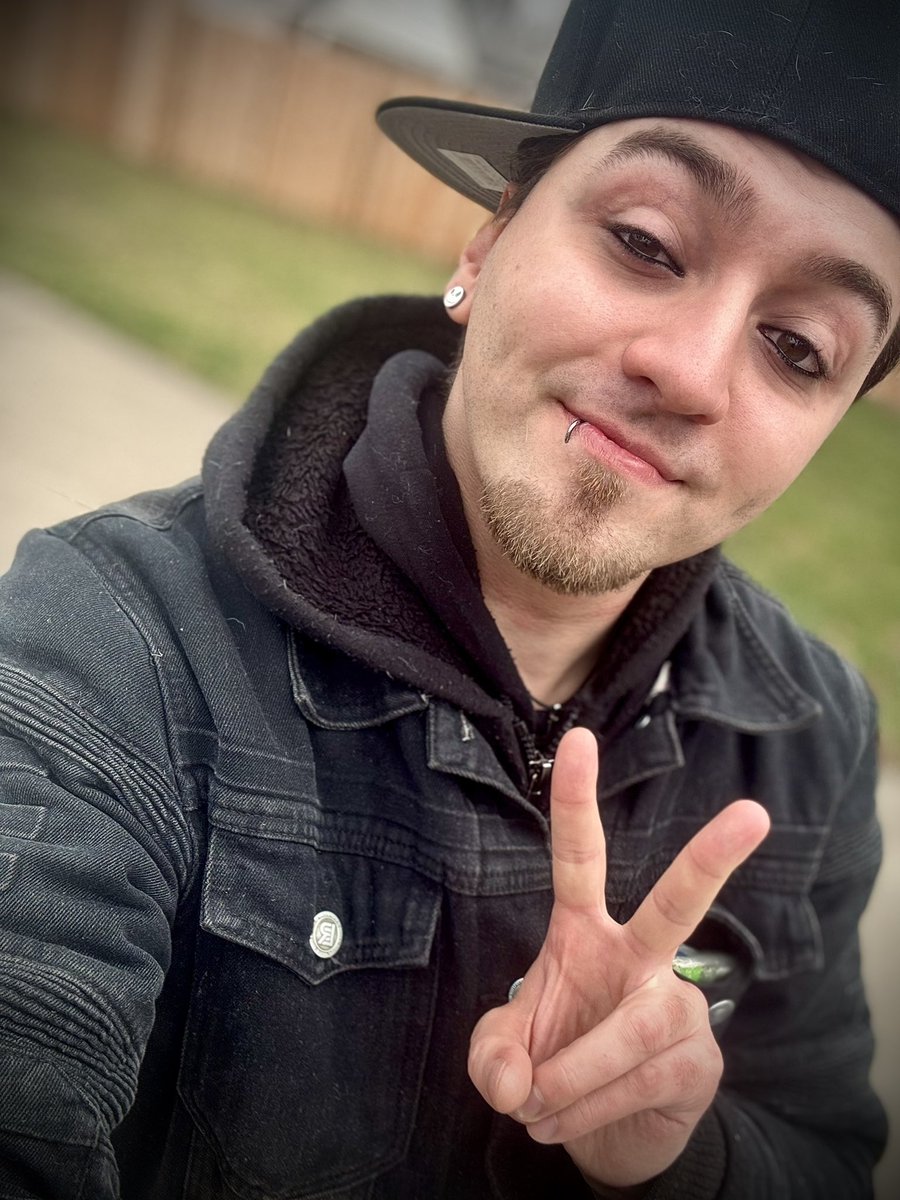 TommyKubiski's tweet image. Happy New Year’s Eve, everybody! I hope you all &amp;amp; your families have a great rest of 2024 &amp;amp; a great start to the New Year. This year had a lot in store for me &amp;amp; I appreciate the family &amp;amp; friends who’ve been there for me through it to make it one of much change, growth, healing,..