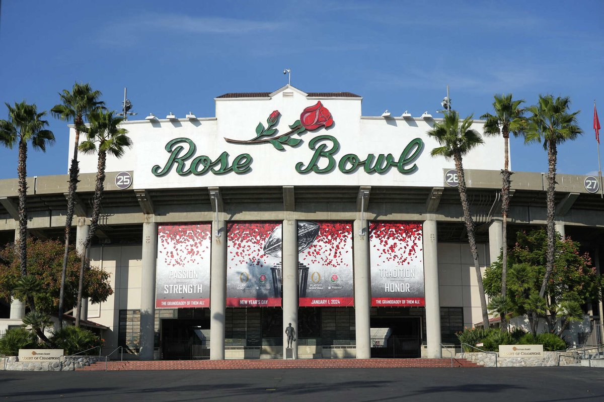 Fake Urban Meyer (parody) (@fakeurban) on Twitter photo I’ve arrived here in Pasadena and I can’t get over the number of <a href="/Vol_Football/">Tennessee Football</a> fans who aren’t here. I’ve arrived here in Pasadena and I can’t get over the number of <a href="/Vol_Football/">Tennessee Football</a> fans who aren’t here.