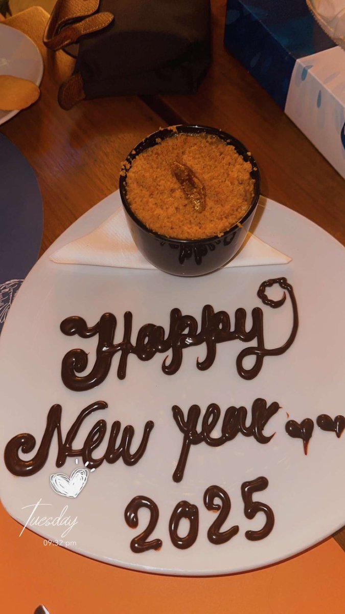 اسأل الله أن يجعلها سنة خير وبركة وتوفيق وسعادة للجميع إن شاء الله كل عام وانتم بخير 🤲🏻❤️