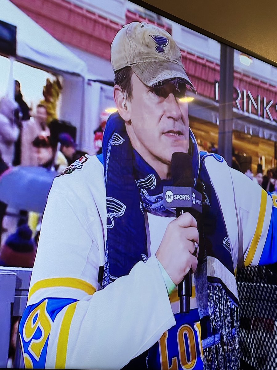 SnipesandStripes (@snipesstripes) on Twitter photo Jon Hamm wearing the <a href="/Chasenpucks39/">Kelly Chase</a> #STLBlues sweater is awesome!!  
ππ» Jon Hamm wearing the <a href="/Chasenpucks39/">Kelly Chase</a> #STLBlues sweater is awesome!!  
ππ»
