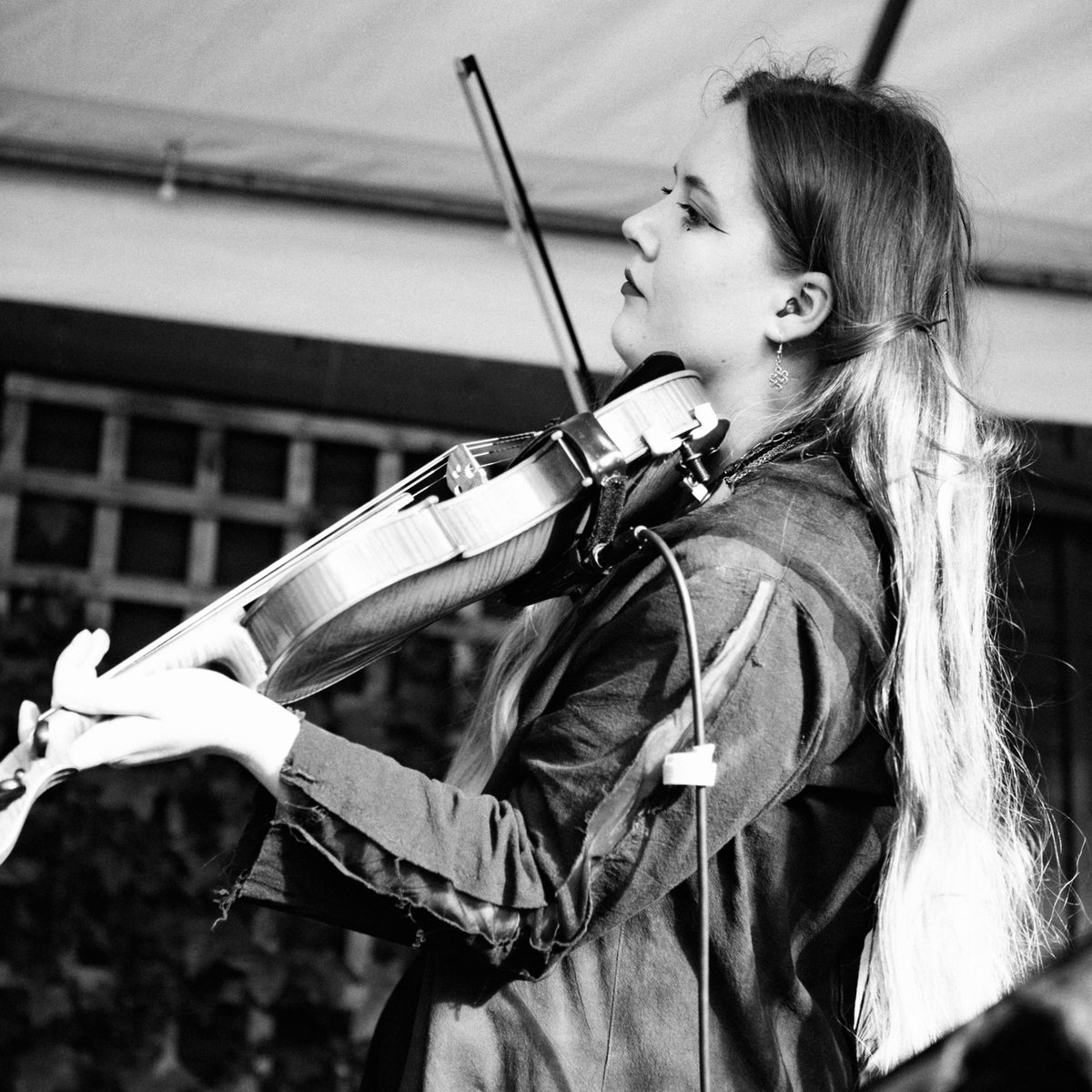 h_eldritch's tweet photo. Happy New Year to all who cast their eyes upon this message. This year changed everything.
Let’s go round again.

H xxx

📷s: Lily Doidge, taken at the Hanwell Hootie 2024 https://t.co/z6wfH8EFoA