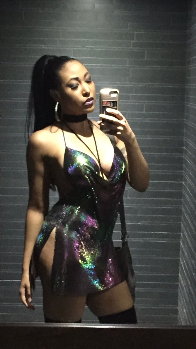 Vyxyn_'s tweet photo. Blurry but LOVE this prototype dress I made for NYE a few years back 🪩🌈 I think I have enough for 3 more… 👀

👤 @RK9design_
#ootd #newyearseve #newyear #rainbow #dress #mirror #selfie #streamer #gamer #cosplayer #fyp https://t.co/kIRGJPyWhf