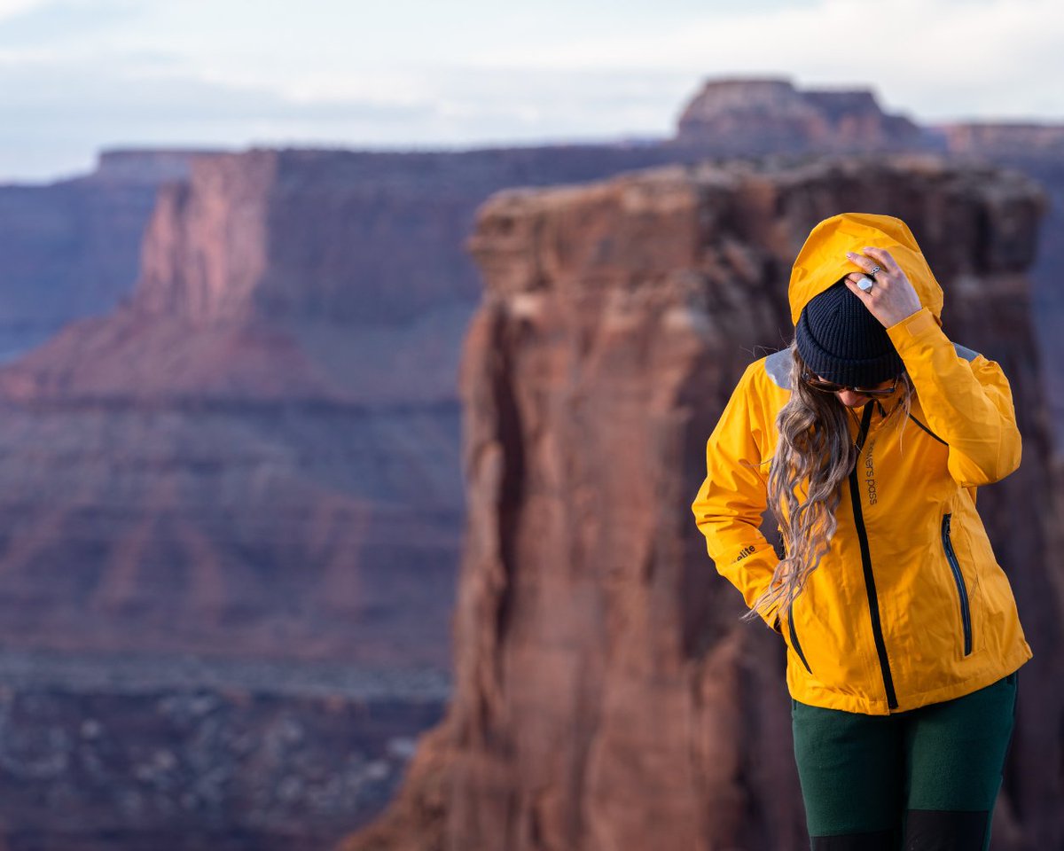 showerspass's tweet image. Standing on top of the mountain teaches you one thing: the journey changes you, the view humbles you, and realizing you still have to make your way down is the ultimate plot twist.

#LifeLessons #WaterproofGear #ShowersPassGear #AllElementsCovered