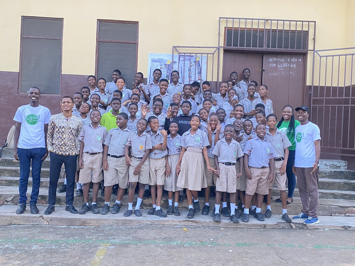 JoyAidFoundn's tweet photo. #Tech4YOUth Phase I

The last quarter has seen enormous passion and engagement from the young kids via robotics and AI which supports their learning.
We so had the opportunity to train the ICT workforce and teachers to ensure a sustainable approach for continuous learning. https://t.co/dF5ldM09OE