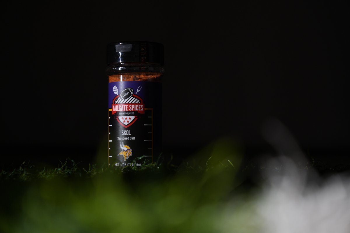 SkolMarketing's tweet image. Had to get a little creative on this impromptu product shoot for Tailgate Spices 🤓

Yes... that is a Kleenex box... just shows you don't need the most expensive gear for expensive looking photos. DIY lighting tutorial coming soon! 

#Skol #ProductShoot #ProductPhotography