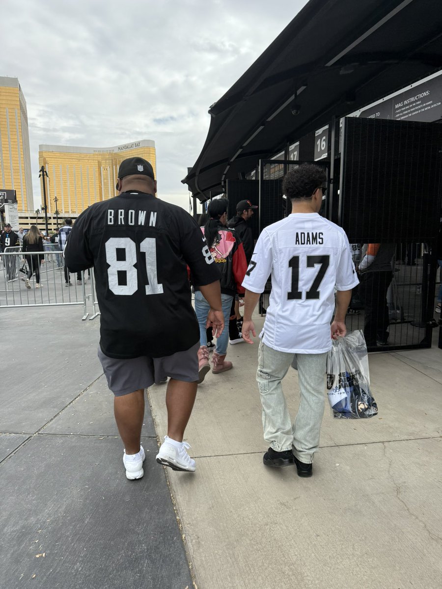 Grateful to have you as my father🖤