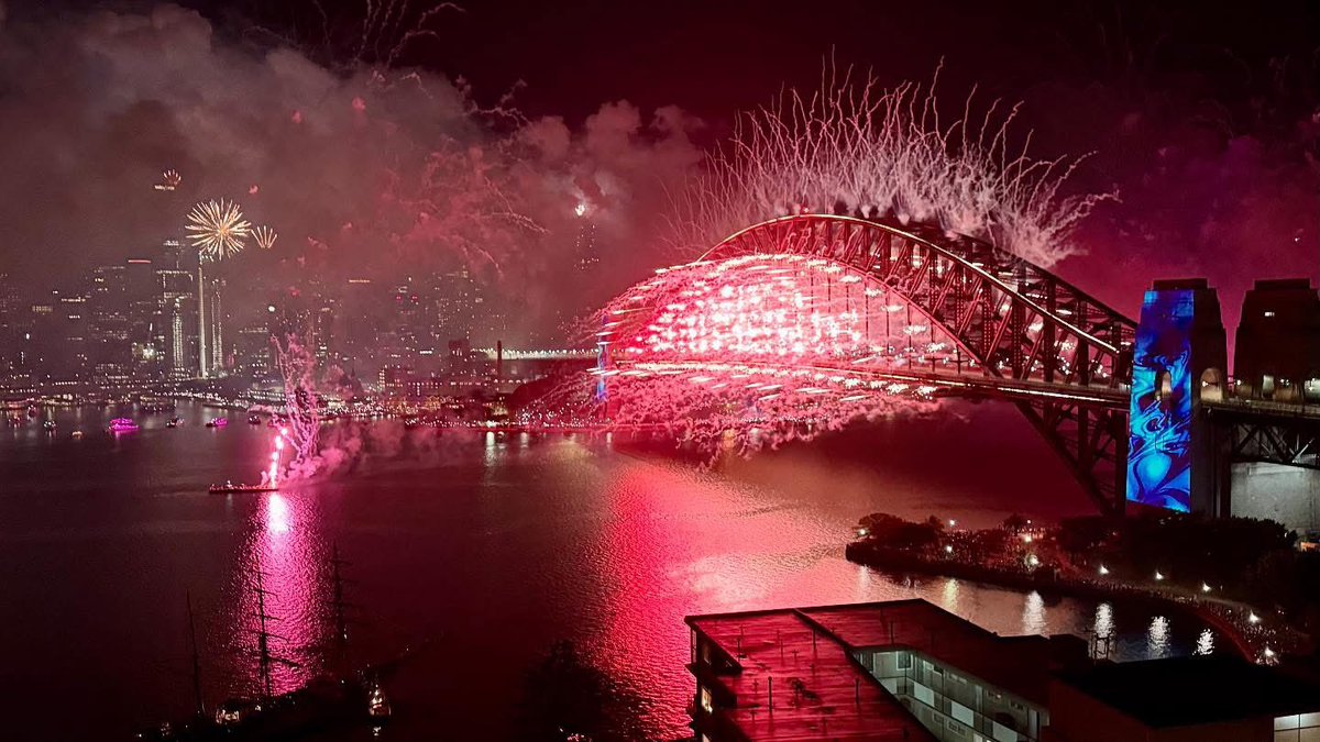 algopick's tweet image. Sydney fireworks