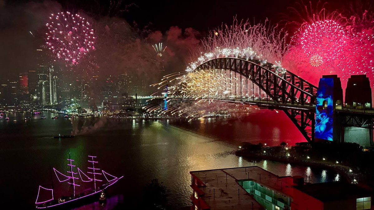 algopick's tweet image. Sydney fireworks
