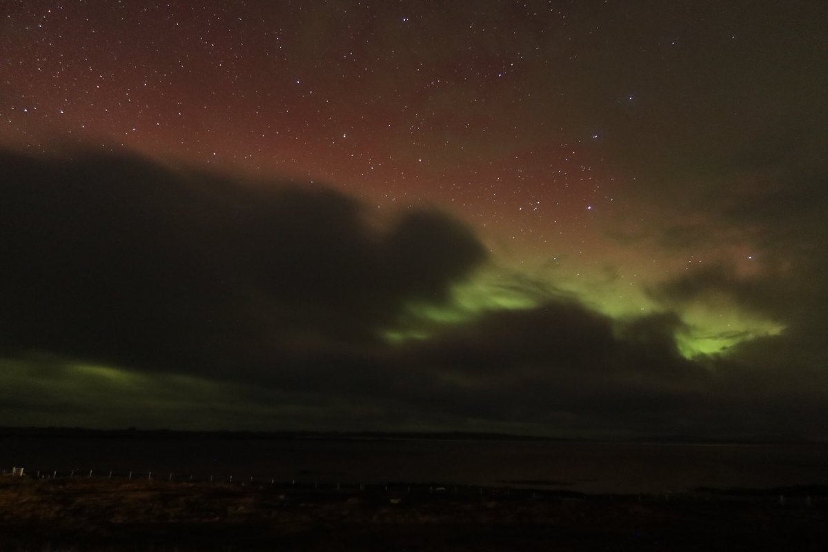 MadMike123's tweet photo. New Year’s lights #Aurora #Yellowalert #camera #NorthUist 🎄🎄#magic #celebration #northernlights https://t.co/QQaY282kmm