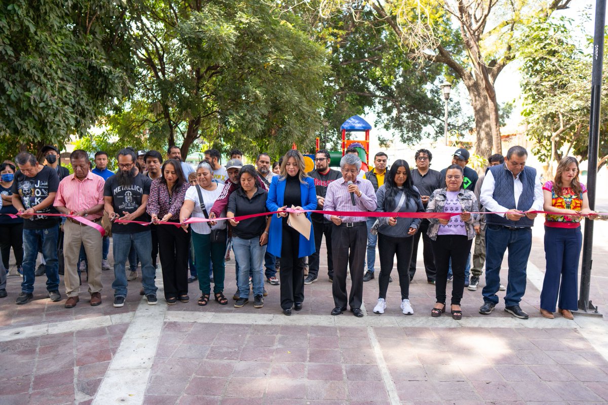 El presidente municipal de Oaxaca de Juárez, Francisco Martínez Neri, acompañado por la titular de esta Secretaría, Denisse Arandia Arquitecta, llevaron a cabo hoy la inauguración de la obra de Rehabilitación del parque público Jardín Morelos, en nuestra Cabecera Municipal.
1/6
