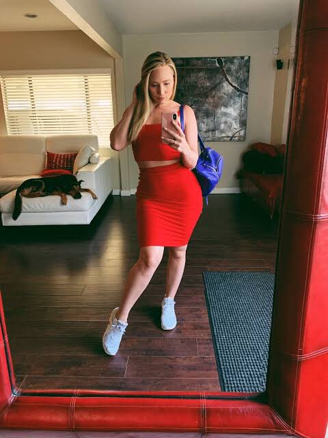 Happy New Year. Getting outta here and going grocery shopping wish me luck man. Does anyone else do sour kraut sausage and cornbread? (Making burgers too 🤤😋) Gotta get ready watch them country folk😊❤️🎇Big partier😂