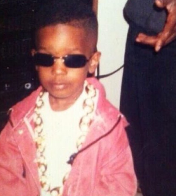 buuckz's tweet photo. é mesmo que não ''faltasse nada'' uma vez que o pai dele pegava grana pra comprar roupas pros filhos (serio mlk, o rocky era estilosão com 4 anos de idade kkkkk) 

ainda sim, era aquela fita de familia tentando se construir. Até o dia que o pai do asap rocky foi preso. https://t.co/0Yh8Oqt9jV