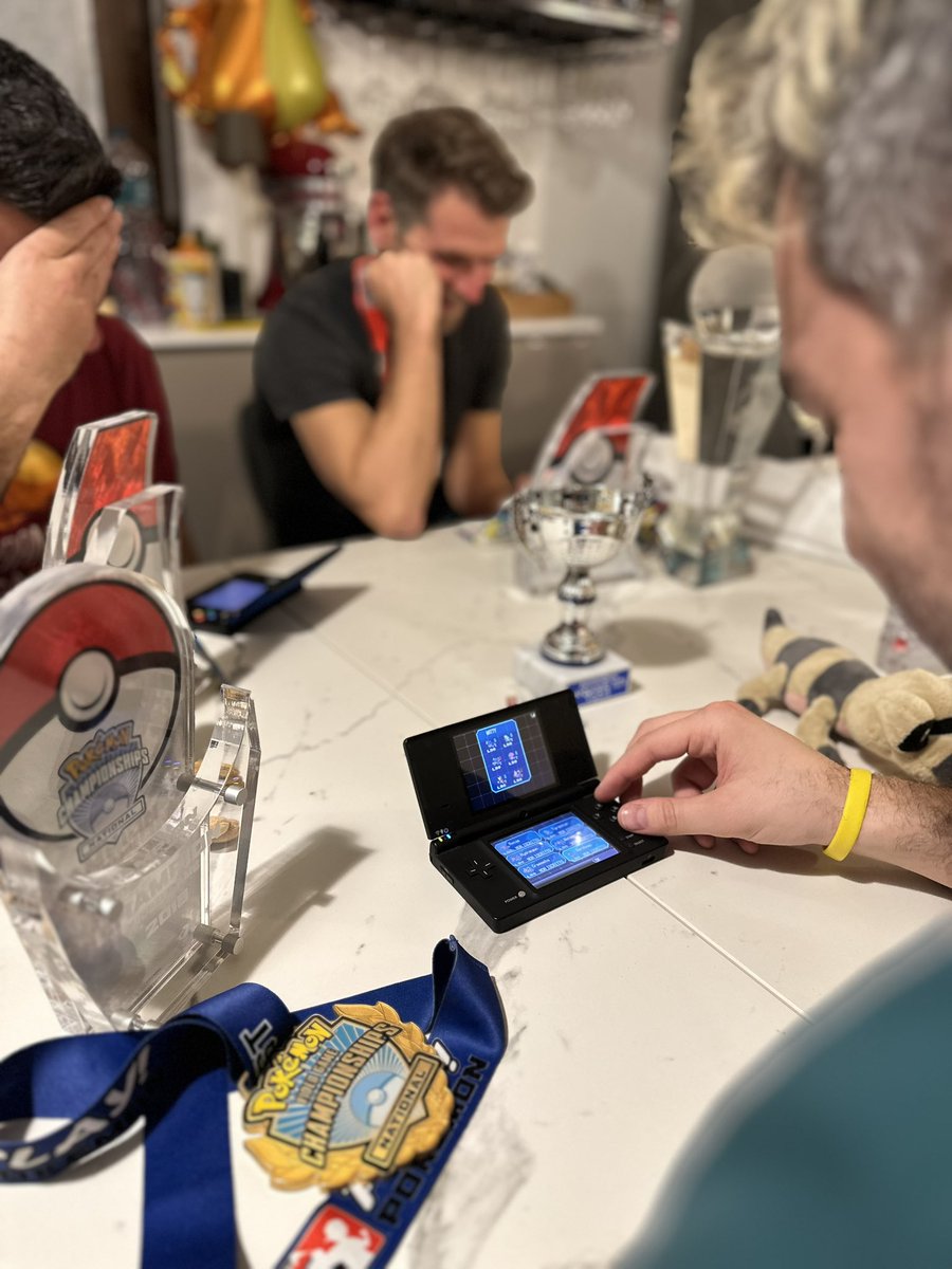 Celebrate the New Year with a nice VGC13 tournament with the legends of this game: 6 Nats and 2 Top8 Worlds on the table.