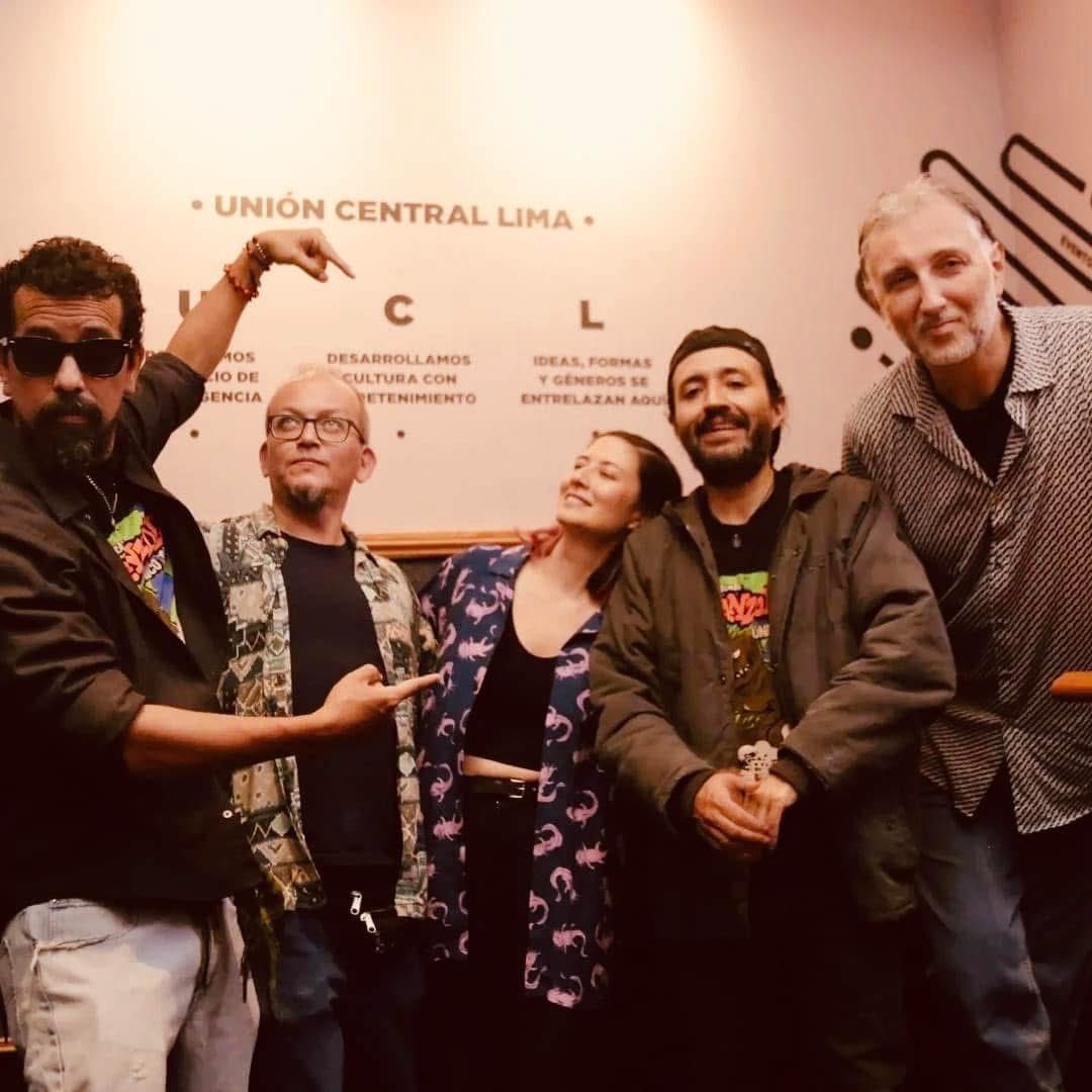 A Tutiplén Records (@atutiplenr) on Twitter photo <a href="/lazorrazapata/">nuria zapata</a> <a href="/evlikespizza/">Ev</a> <a href="/cecimonsters/">Cecimonster vs Donka</a> <a href="/matalxscallando/">matalxscallando</a> <a href="/IndigoOficial/">Indigo</a> <a href="/saldelparaiso/">Sal Del Paraíso</a> <a href="/ReiSanken/">Sanken Rei</a> <a href="/TheSmiths_/">The Smiths</a> <a href="/almirantewevin/">Almirante Ackbar</a> @florcitafucsia <a href="/fe_baca/">Fe Baca</a> <a href="/luxsie/">luxsie</a> Este año <a href="/Peru70jazzfunk/">Peru70</a> volvió a los escenarios, así como también volvió el gran <a href="/efrencposadas/">efrén castillo</a> a <a href="/MoldesBanda/">𝔐𝔬𝔩𝔡𝔢𝔰</a>.
Quienes no regresaron, porque más bien siguen tocando sin parar con los motores a tope, son <a href="/losprotones/">Los Protones</a> quienes nos hacen mover el cuerpo todo el año <a href="/lazorrazapata/">nuria zapata</a> <a href="/evlikespizza/">Ev</a> <a href="/cecimonsters/">Cecimonster vs Donka</a> <a href="/matalxscallando/">matalxscallando</a> <a href="/IndigoOficial/">Indigo</a> <a href="/saldelparaiso/">Sal Del Paraíso</a> <a href="/ReiSanken/">Sanken Rei</a> <a href="/TheSmiths_/">The Smiths</a> <a href="/almirantewevin/">Almirante Ackbar</a> @florcitafucsia <a href="/fe_baca/">Fe Baca</a> <a href="/luxsie/">luxsie</a> Este año <a href="/Peru70jazzfunk/">Peru70</a> volvió a los escenarios, así como también volvió el gran <a href="/efrencposadas/">efrén castillo</a> a <a href="/MoldesBanda/">𝔐𝔬𝔩𝔡𝔢𝔰</a>.
Quienes no regresaron, porque más bien siguen tocando sin parar con los motores a tope, son <a href="/losprotones/">Los Protones</a> quienes nos hacen mover el cuerpo todo el año