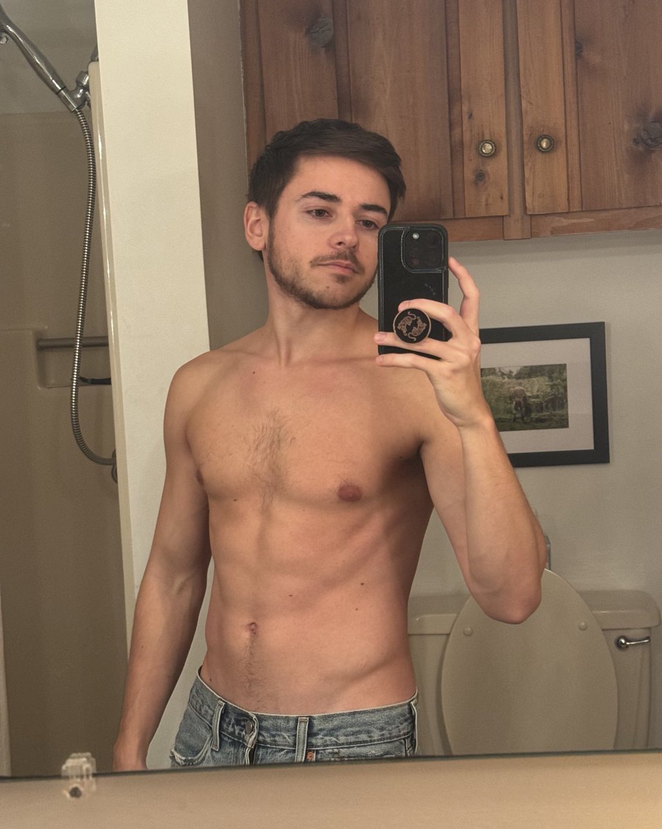 twinkstann's tweet photo. twink           or         beard for 2025? 🤷‍♂️🧔🏻‍♂️ https://t.co/h5l2lIaRQa
