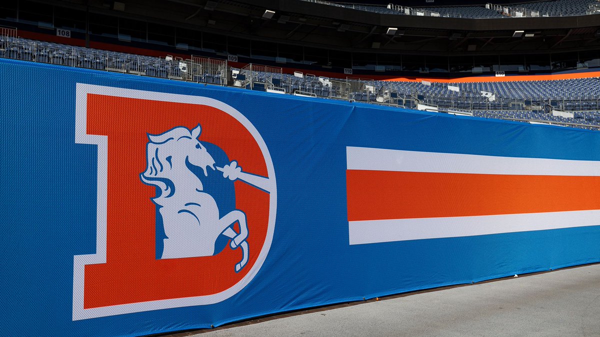 .<a href="/EmpowerField/">Empower Field at Mile High</a>'s going old school for #KCvsDEN. 🏟️