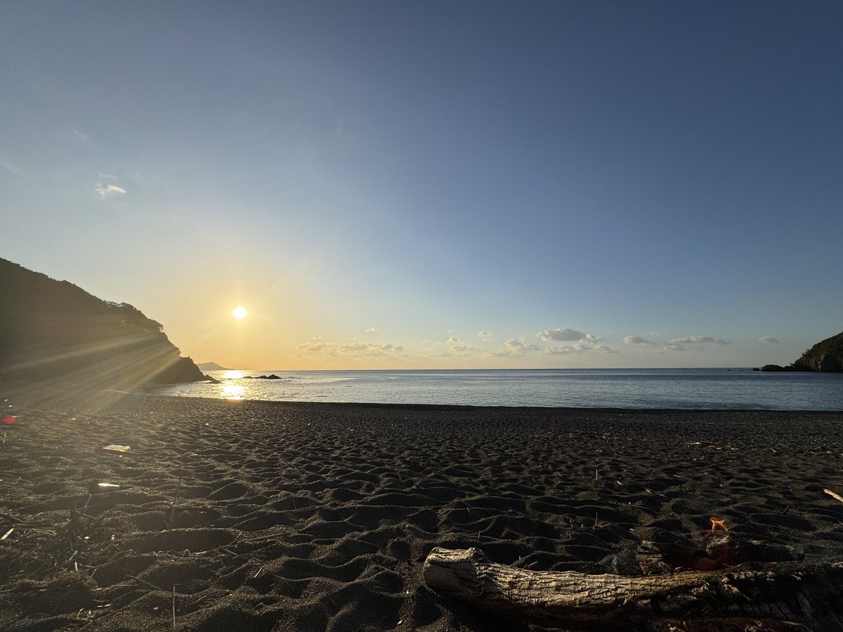 GsNatural's tweet photo. 明けましておめでとうございます
今年もよろしくお願いします🎍
2025年初日の出🌅 https://t.co/VwwomsKdh0