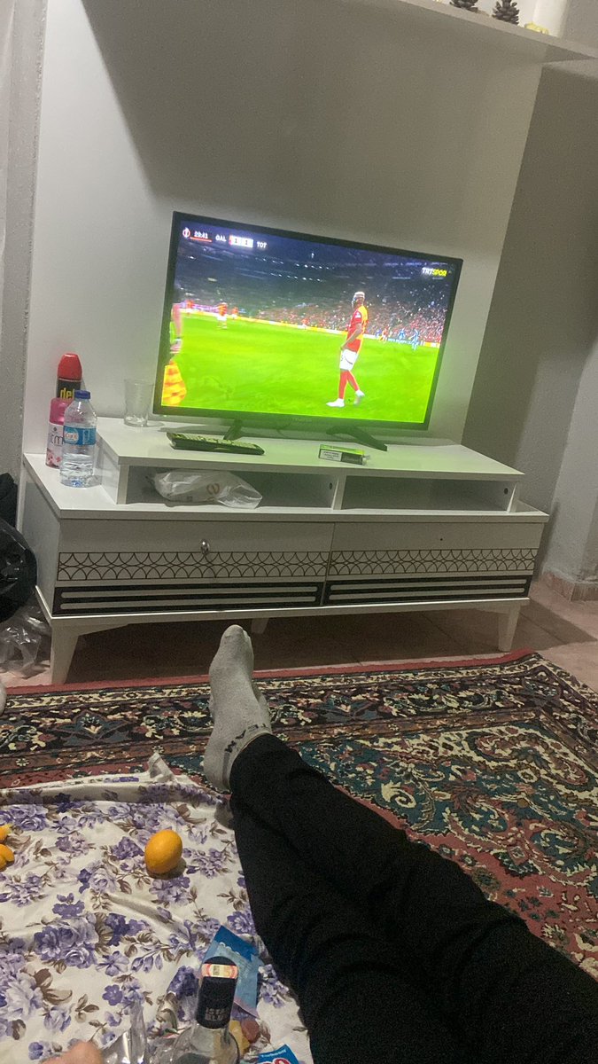 rahmandrms6's tweet photo. Aynen canım bizde külüpteyiz eğleniyoruz arkadaşlarla :) #GSvsTot https://t.co/KICz7gB193