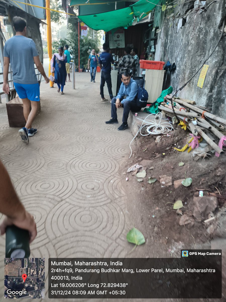 This is the illegal tea stall that <a href="/mybmcWardGS/">WARD GS BMC</a> removed a few days ago