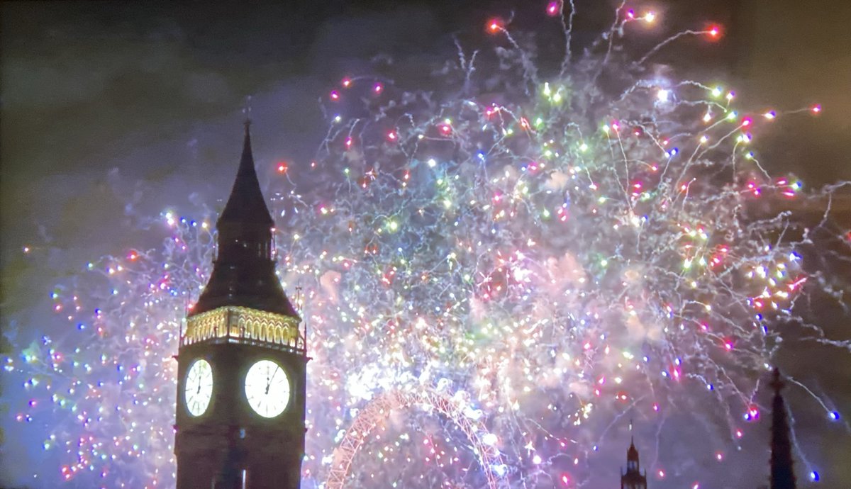 Lamplight88's tweet photo. It's New Year's Eve, and hopes are high
Dance one year in, kiss one goodbye
Another chance, another start
So many dreams to tease the heart…
Happy New Year everyone, let’s hope 2025 will prove to be kind to all 🥳🥳
#Londonscalling #HappyNewYear #2025 https://t.co/CzDMabhNgw