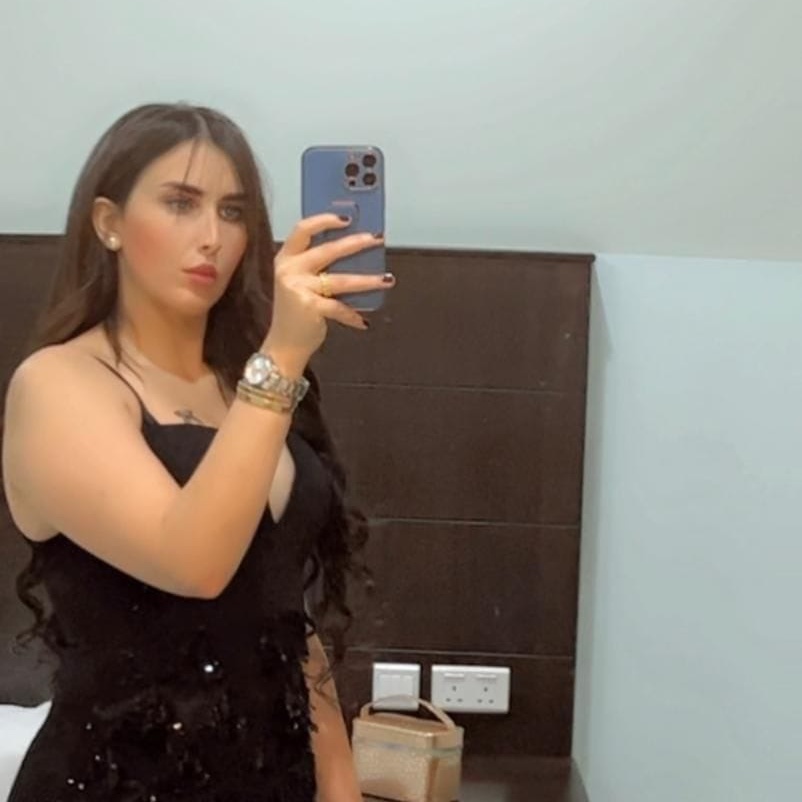 منظم. مدمن البيرة. المعبود في سن المراهقة في المستقبل. طالب متطرف. ممارس كحول محترف.