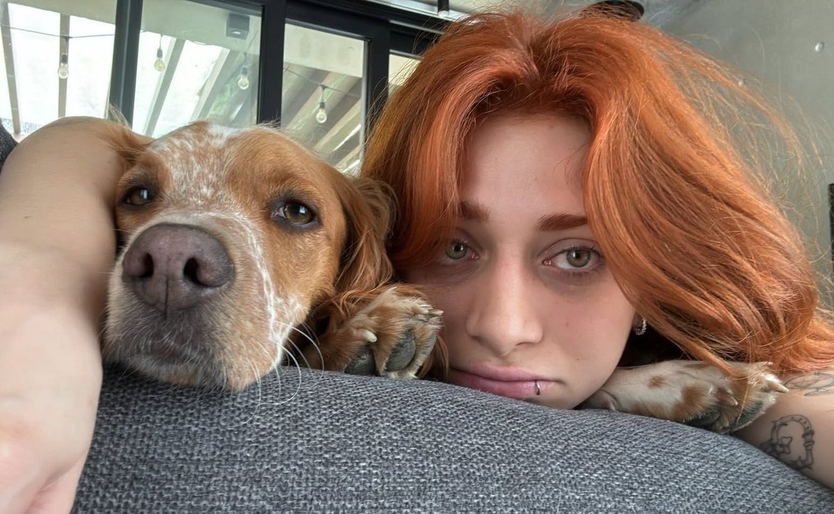 disculpen alguien sabe si son hermanas??