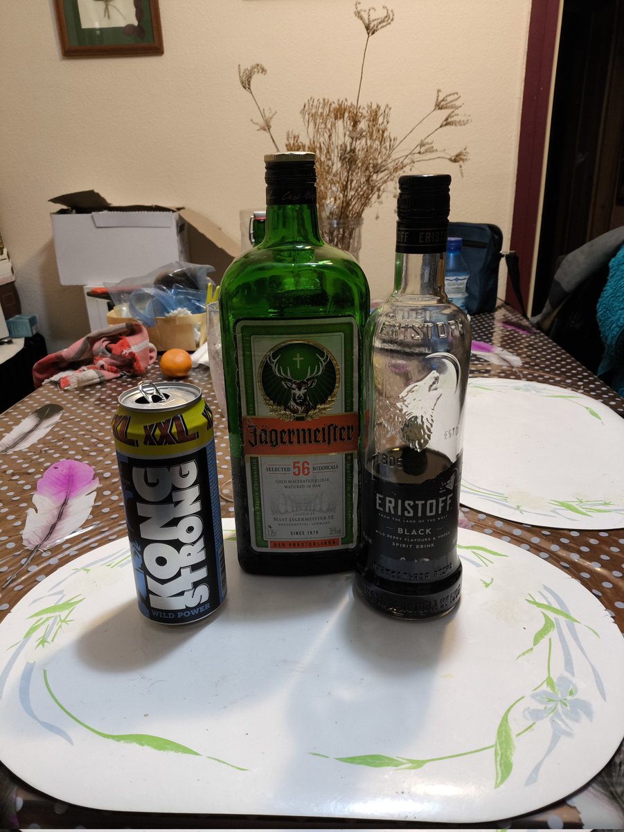 Borknar's tweet image. Comiencen a pasar las bebidas!!