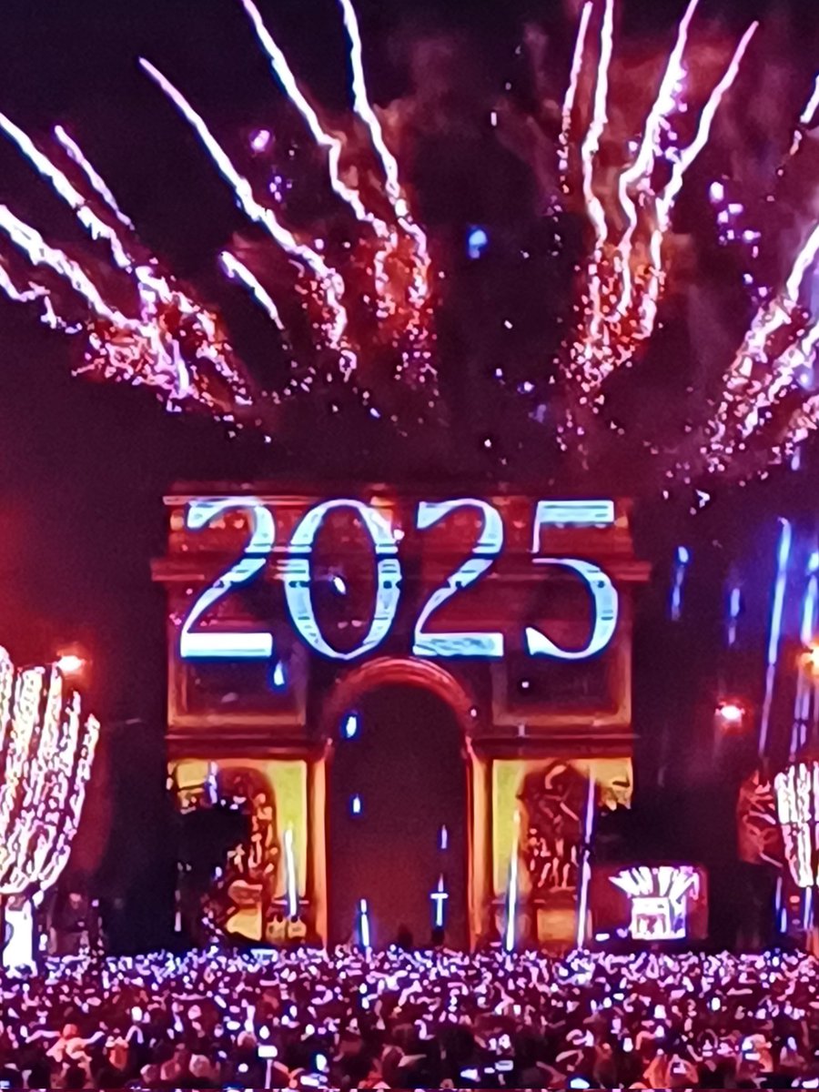 EiffelSavin's tweet image. Happy new year!
Bonne année ! 
あけましておめでとう!
🙂