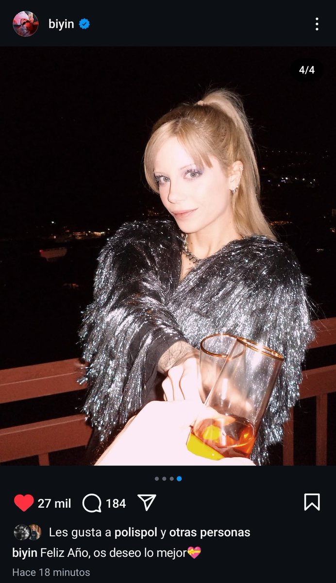 Tan linda como siempre Biyin, ya extrañaba su foto de fin de año.
Que este nuevo año sea bonito y mejor para ti 🥹