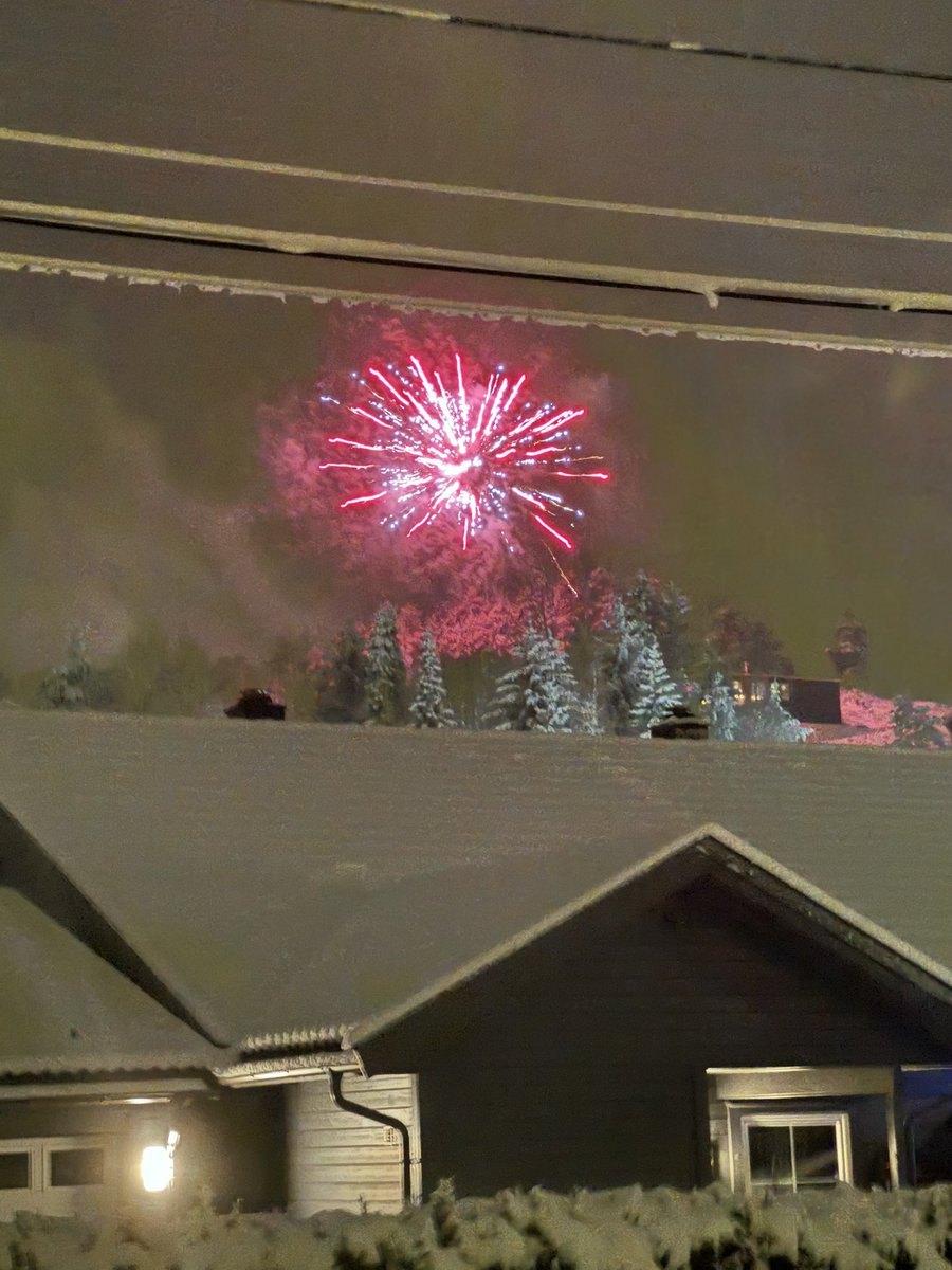 marendale's tweet photo. Happy New Year everyone 🎆❤️ https://t.co/2BY6R4tsPO
