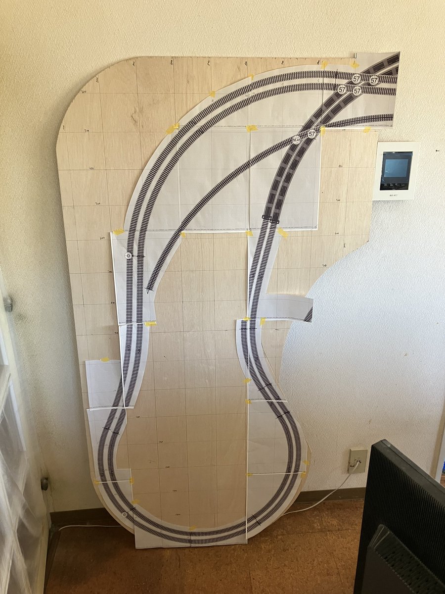 chitake's tweet photo. 鉄模系のみなさん あけましておめでとうございます🎍 レイアウトじわじわ地味に進行中です しばらく🇮🇳🇳🇵ネタが増えます〜 3か月目のオランダフラワーはいい感じ 昨年失敗原因だったハダニ対策打っています #オランダフラワー #模型草 #スーパーツリー #teloxysaristata #seafoam #supertree https://t.co/yV1tCVvn2T