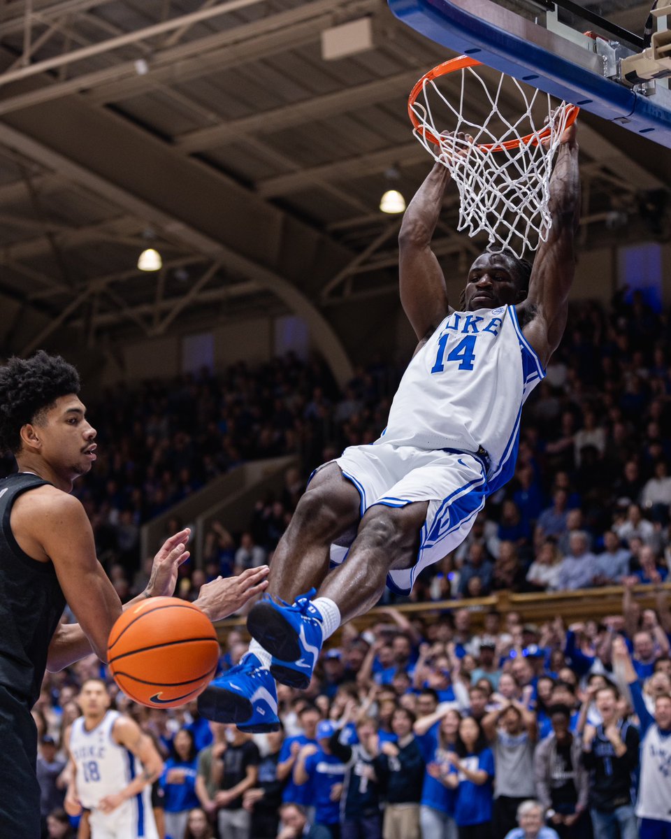 1st Duke double-double for <a href="/SionJames14/">Sion James 🎈</a>!

10 PTS
11 REB
2 AST
