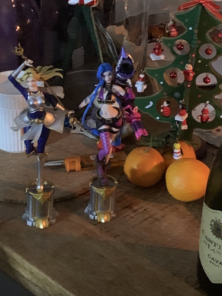 KitExe02's tweet image. New year girlfriends! 
#lightcannon