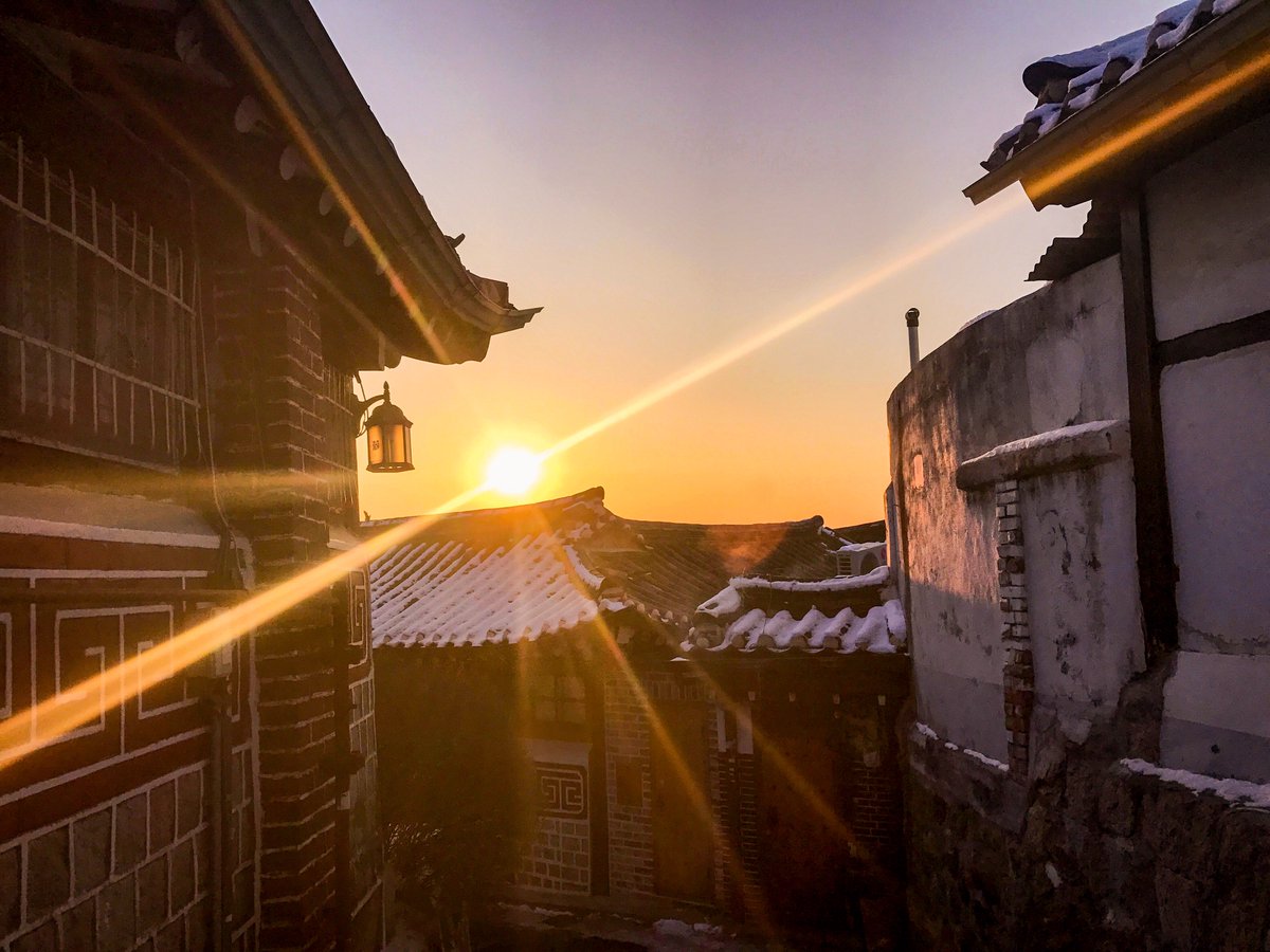 In Korea’s New Year, Looking Forward with Hope

Recently I booked plane tickets to go to the US so I could spend the Christmas holiday with my family. As I was reserving my return trip to Korea, I found myself debating – should I remain in the US through the New Year Holiday, or