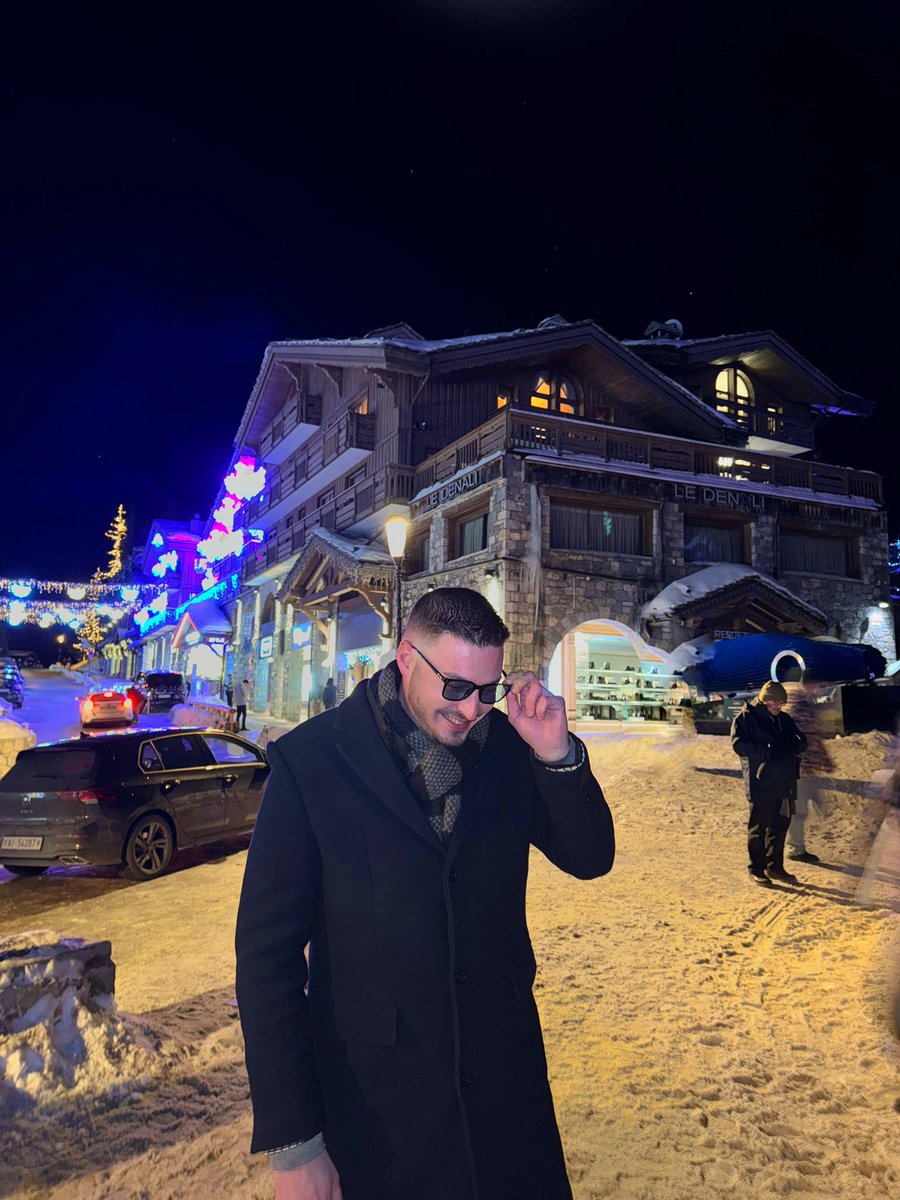 magninhugo's tweet photo. Que cette nouvelle année vous soit douce et pleine de réussites dans chaque aspect de votre vie. ❤️🎆

Bonne année 2025 😘 https://t.co/ogVf9c2Nwi