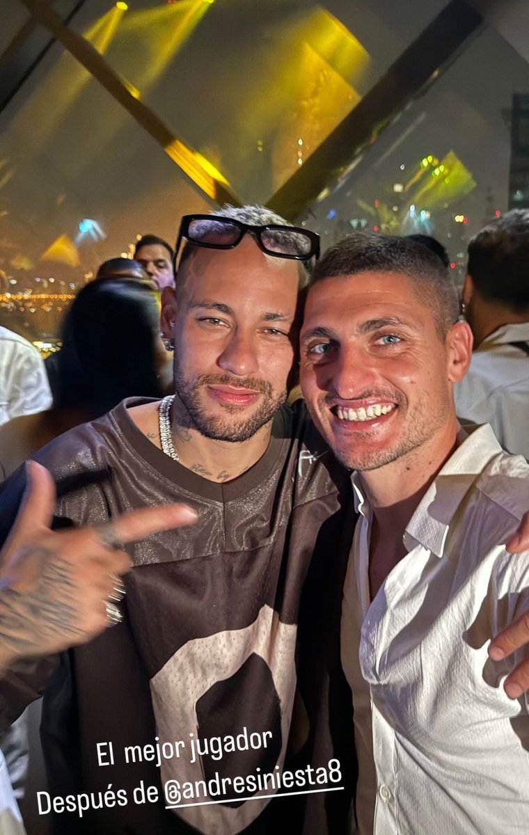 MediaParisien's tweet photo. Neymar et Marco Verratti ensemble pour fêter la nouvelle année ! 

4L dans le sang sur cette photo. https://t.co/K7WEfG7TVn