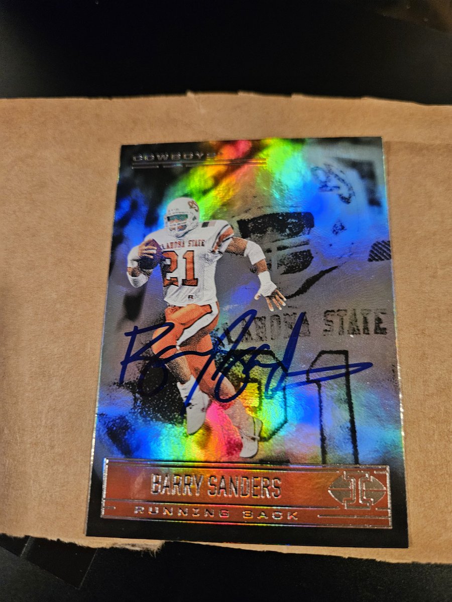 BarrySanders's tweet image. With all this talk about the @NCAA rushing record, I feel like tonight is a great night to do an @okstate #Giveaway 

Follow us &amp;amp; post your favorite game in 1988,  my @HeismanTrophy year for a chance to win this beauty.
#SandersSponsors