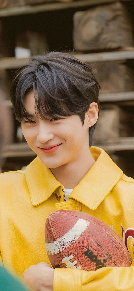 여러분!!

새해 복 많이 받으세요💛🧡☀️

あけましておめでとうございます🎍

今年もウソクを沢山推せますように✨