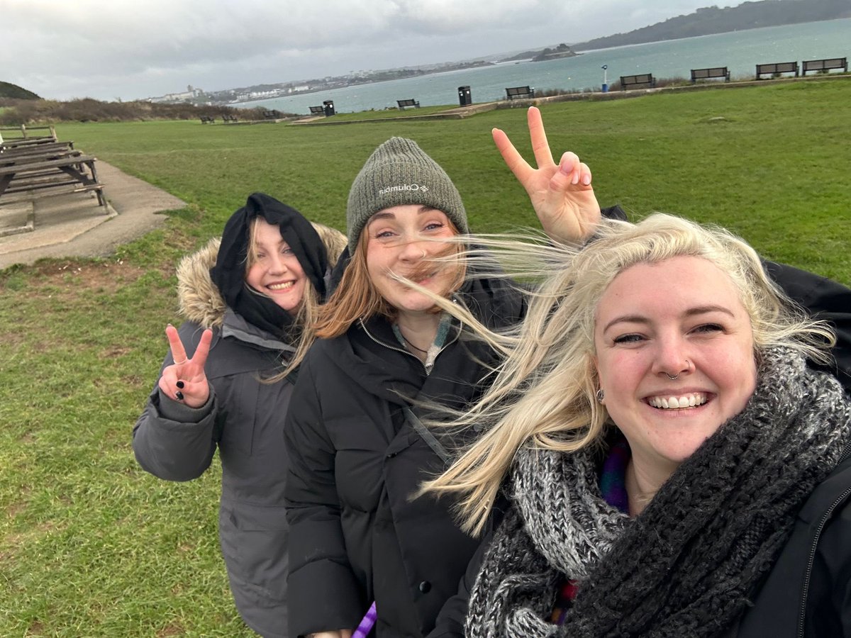 RobynSloan14's tweet photo. Windy NYE tradition pic with my besties https://t.co/6wGcDLJ8YR