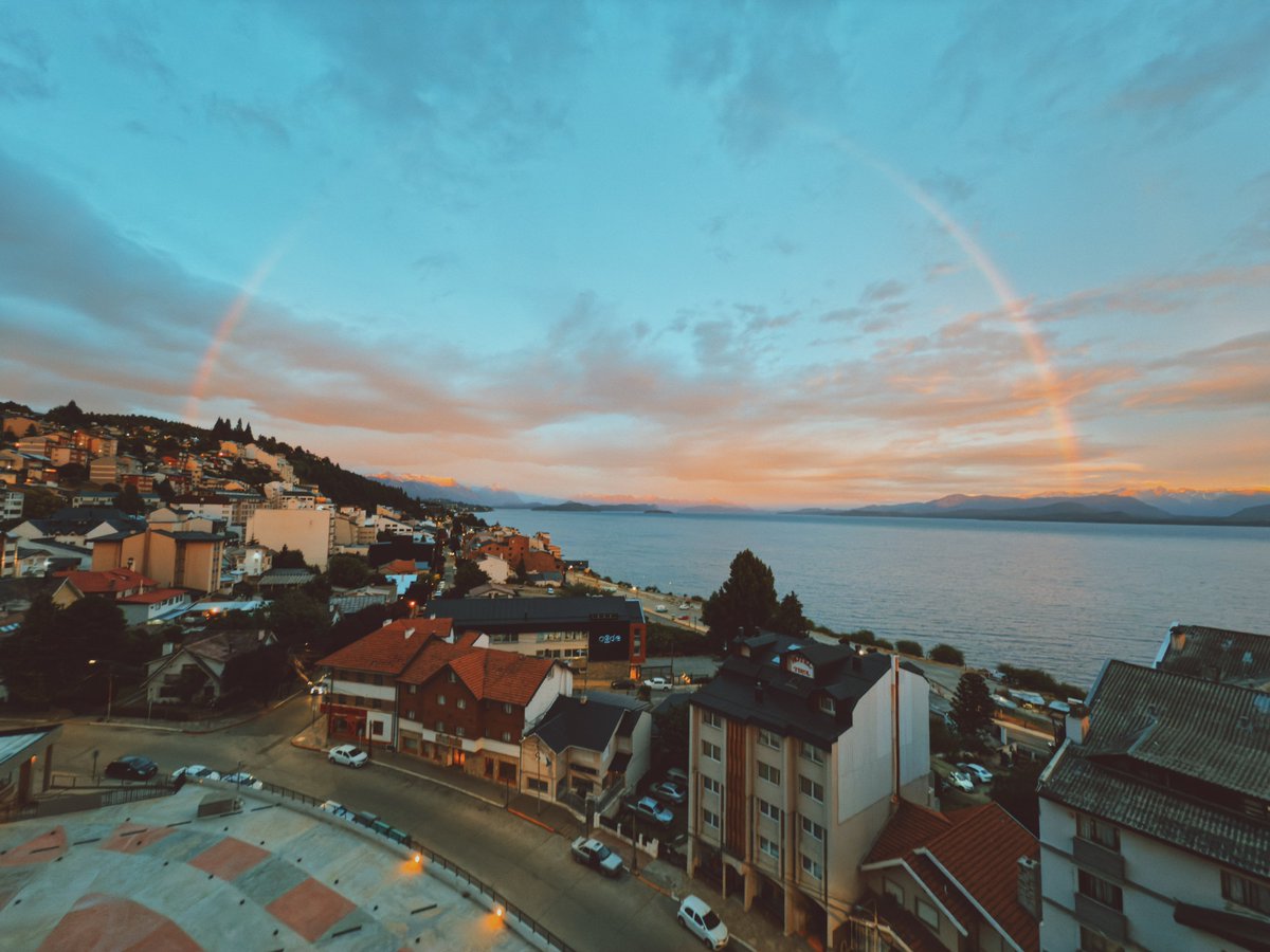 Estuve los últimos 3 meses laburando al palo con el único objetivo de llegar a fin de año con la salud mental en condiciones y poder disfrutar de mis tan ansiadas vacaciones. 

Hoy me levanté a las 5:42am con esta vista y puedo confirmar que el esfuerzo valió la pena

Feliz 2025!