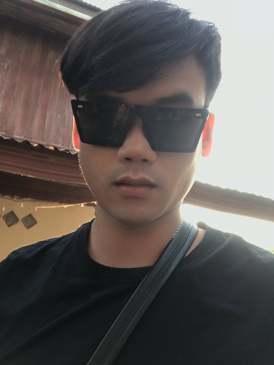 Rhong tweet media