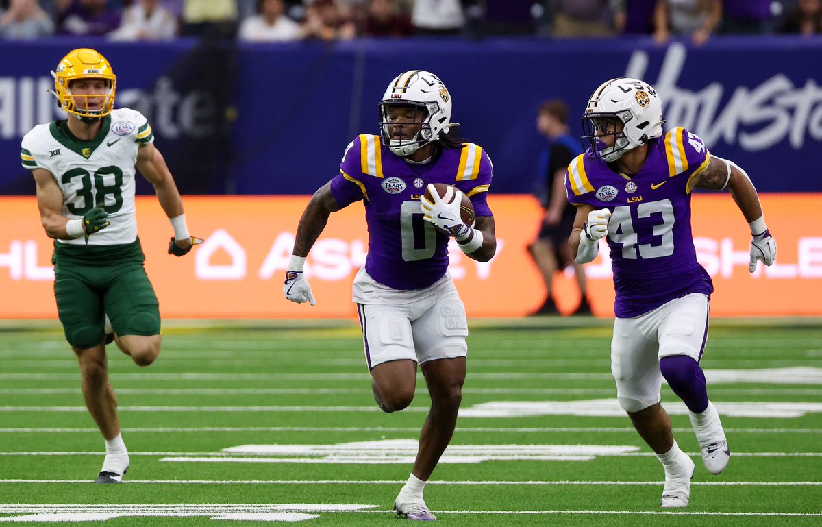 Sheadixon's tweet photo. FINAL: #LSU 44, #Baylor 31

LSU wins the Texas Bowl in a game the Tigers scored TD's on offense, defense + special teams.

LSU grabbed a 14-point lead after two drives and didn't let the Bears within 10 points the rest of the game.

How it Happened:➡️ https://t.co/U5dx6x2PmN https://t.co/LSRj0zMKIk